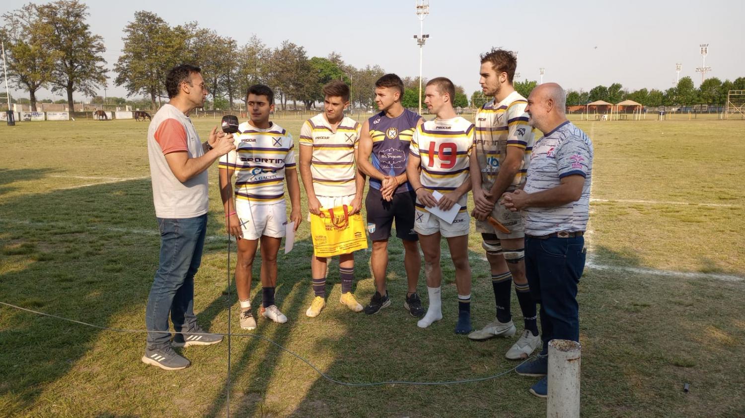 LAS FIGURAS DEL PARTIDO. Rodriguez Prado, Ferro, Maestro Puch, Chanfreau y Mukdise junto con el equipo de Try TV Tucumán post partido. 