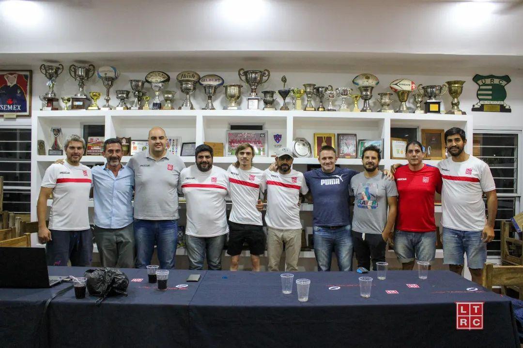 TODOS JUNTOS POR UN MISMO OBJETIVO. El nuevo staff técnico de Los Tarcos tuvo su presentación formal. FOTO: Prensa Los Tarcos 