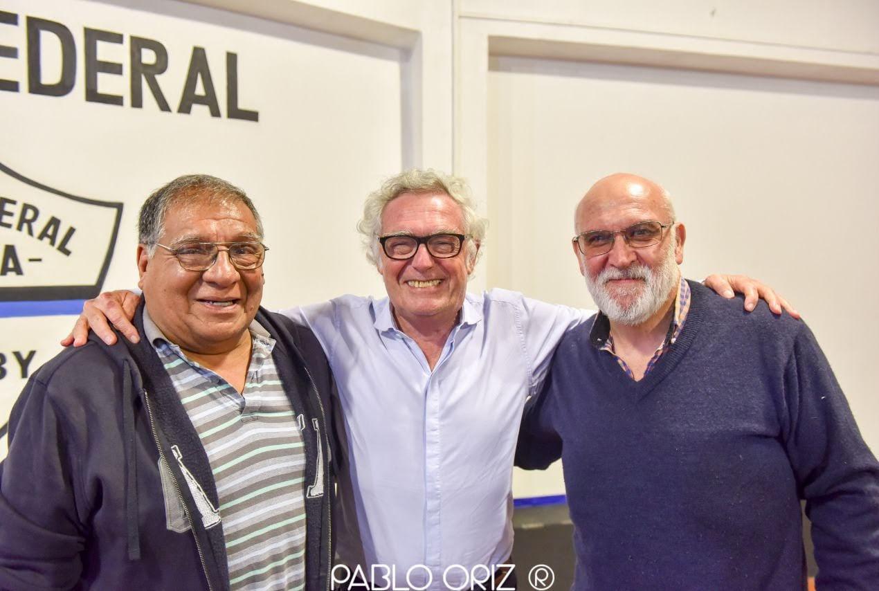 COLEGAS Y AMIGOS. Sugus con Jorge Búsico y Tomás Gray. Foto: Pablo Oriz 