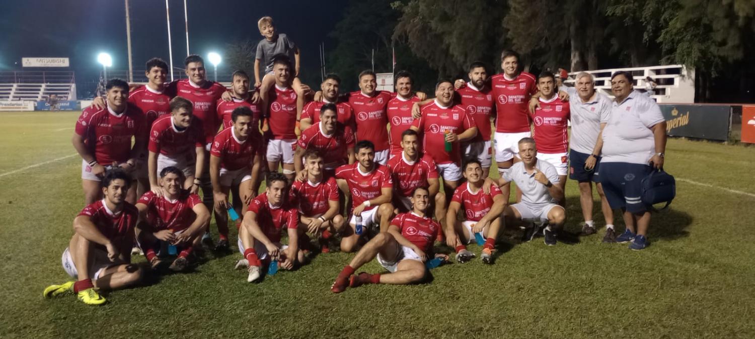 TODOS FELICES. Los Tarcos posa para las cámaras luego del triunfo. FOTO: Tercer Tiempo NOA // Alvaro Jurao 