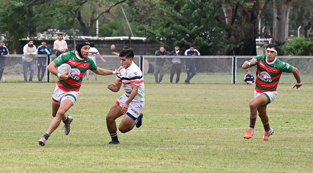 A TODA MARCHA. Sergio Herrera busca eludir a su rival mientras su compañero lo sigue para asociarse. FOTO: Gentileza Sergio Herrera 