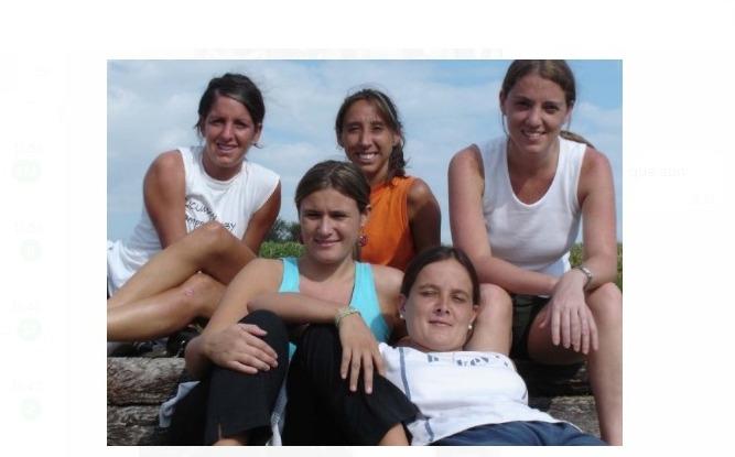 Lecuona y sus amigas de Tucumán en una gira del club verdinegro a La Tablada. FOTO: Gentileza Iciar Lecuona 