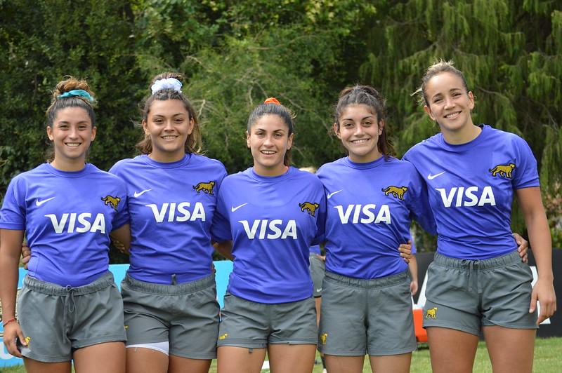 TUCUMÁN SIEMPRE PRESENTE. De izquierda a derecha, Giuliana Aguero, Azul Medina, Mayra Aguilar, Candela Delgado y Andrea Moreno, las tucumanas que participarán del equipo del Noa. Foto: Prensa UAR 