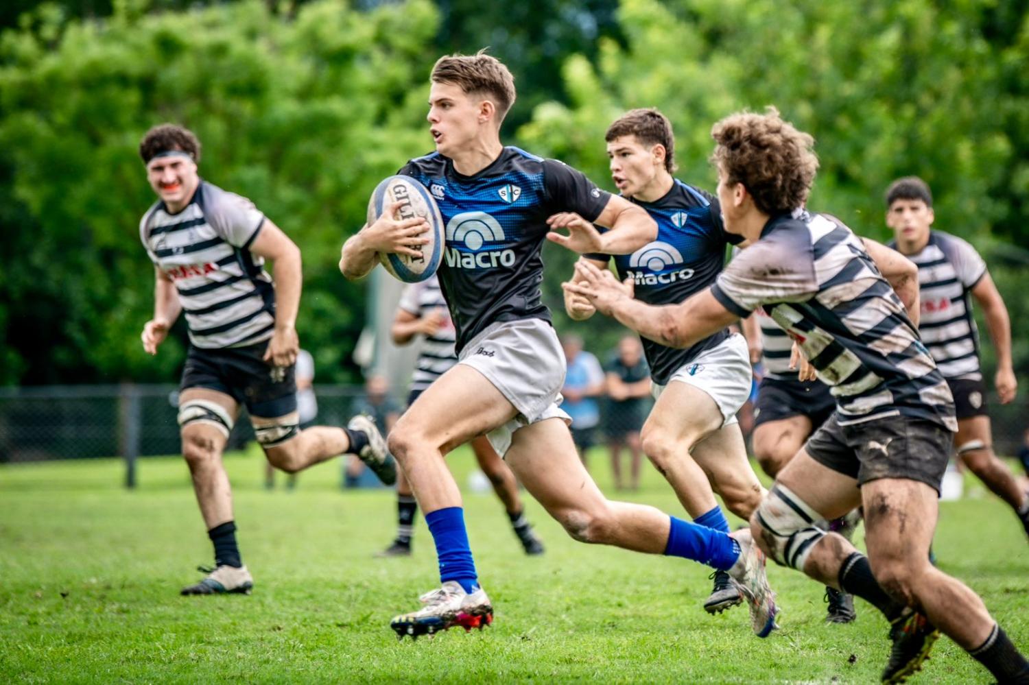 QUIERE SER EL MAS GANADOR. El San Isidro goleó a Aranduroga en la primera jornada. Foto: Christian Mas 