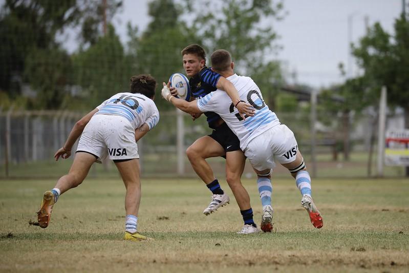 Mateo Pasquini con la pelota. Foto: Prensa UAR 