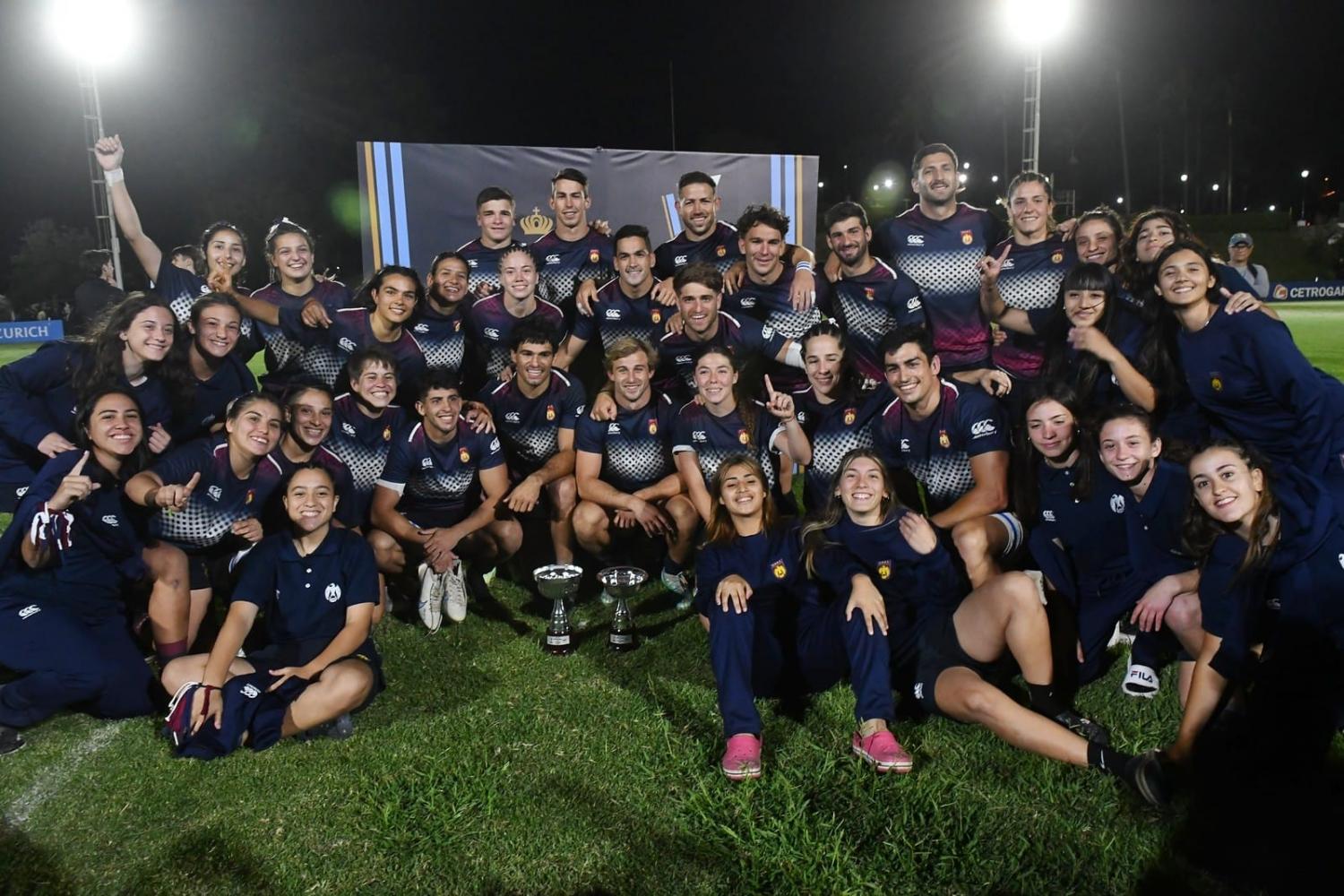 Los dos planteles campeones de Buenos Aires. Foto: Prensa UER. 