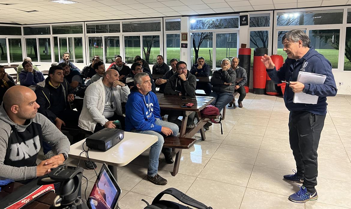 La primera parte del proyecto de la academia de rugby se basó en la capacitación de entrenadores. Foto: Prensa URT 