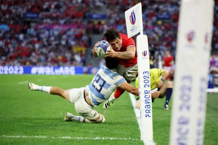 UN TACKLE QUE SERÁ RECORDADO. Carreras recordó lo que fue el tackle que hizo Matias Moroni que le permitió seguir en partido a Los Pumas ante Gales. Foto: Prensa UAR 